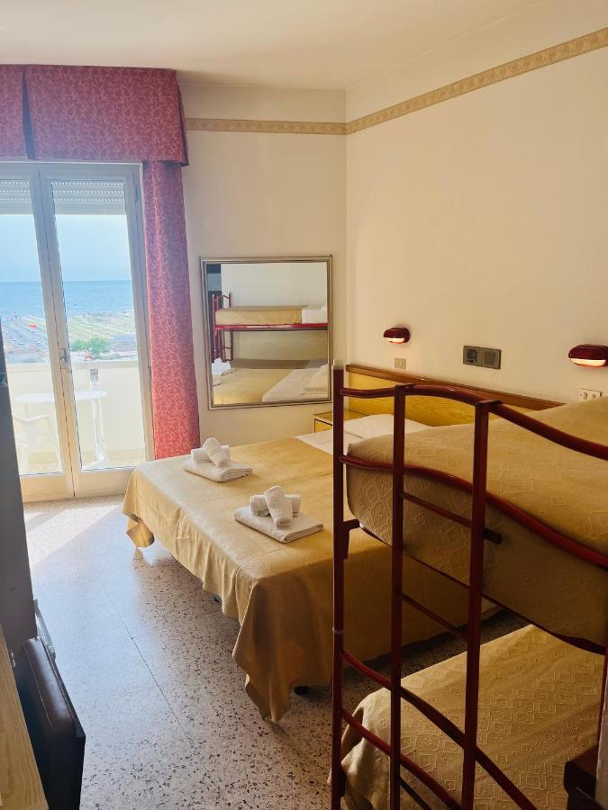 Hotel Columbia Frontemare Rimini Exteriör bild
