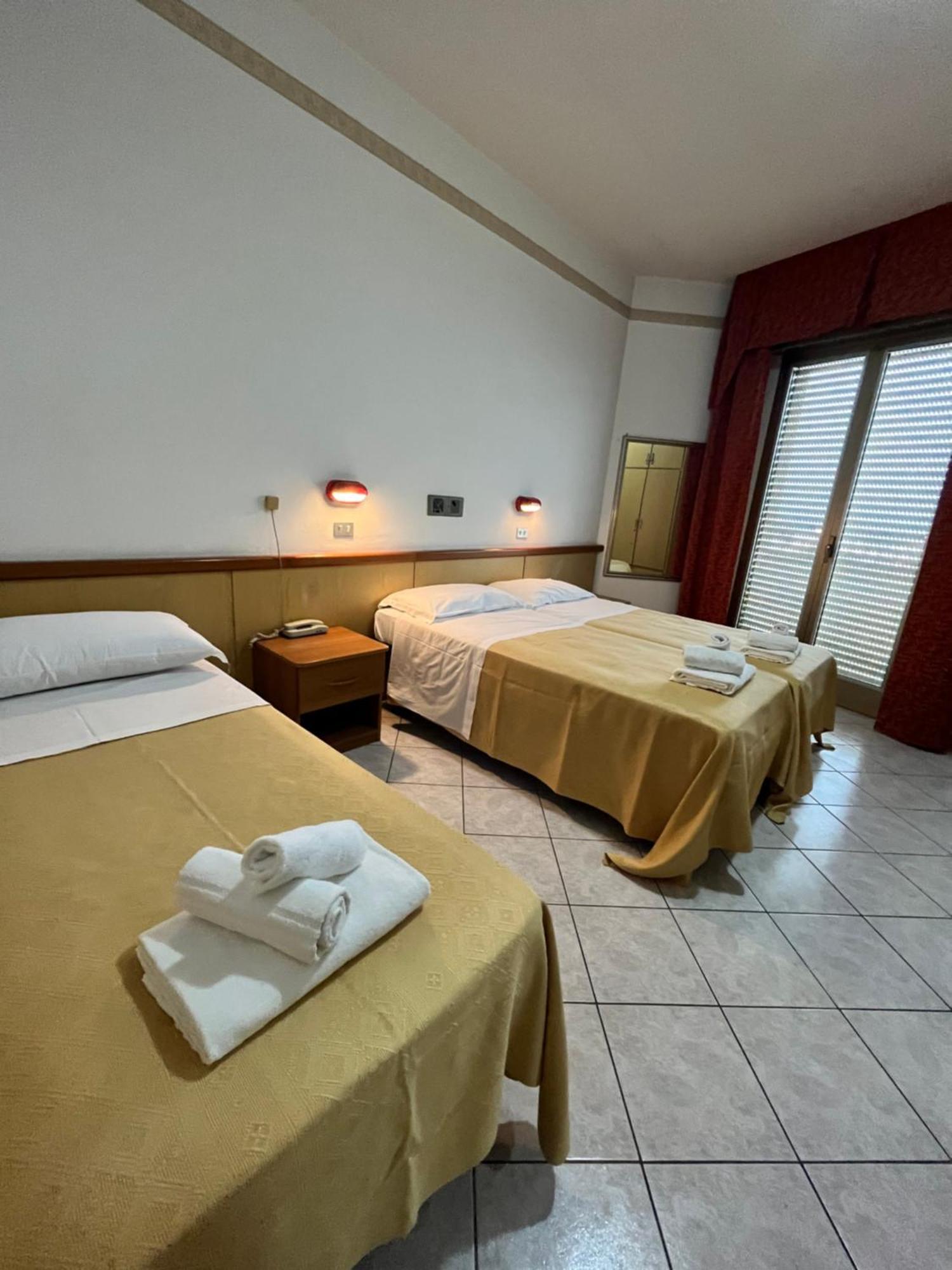 Hotel Columbia Frontemare Rimini Exteriör bild