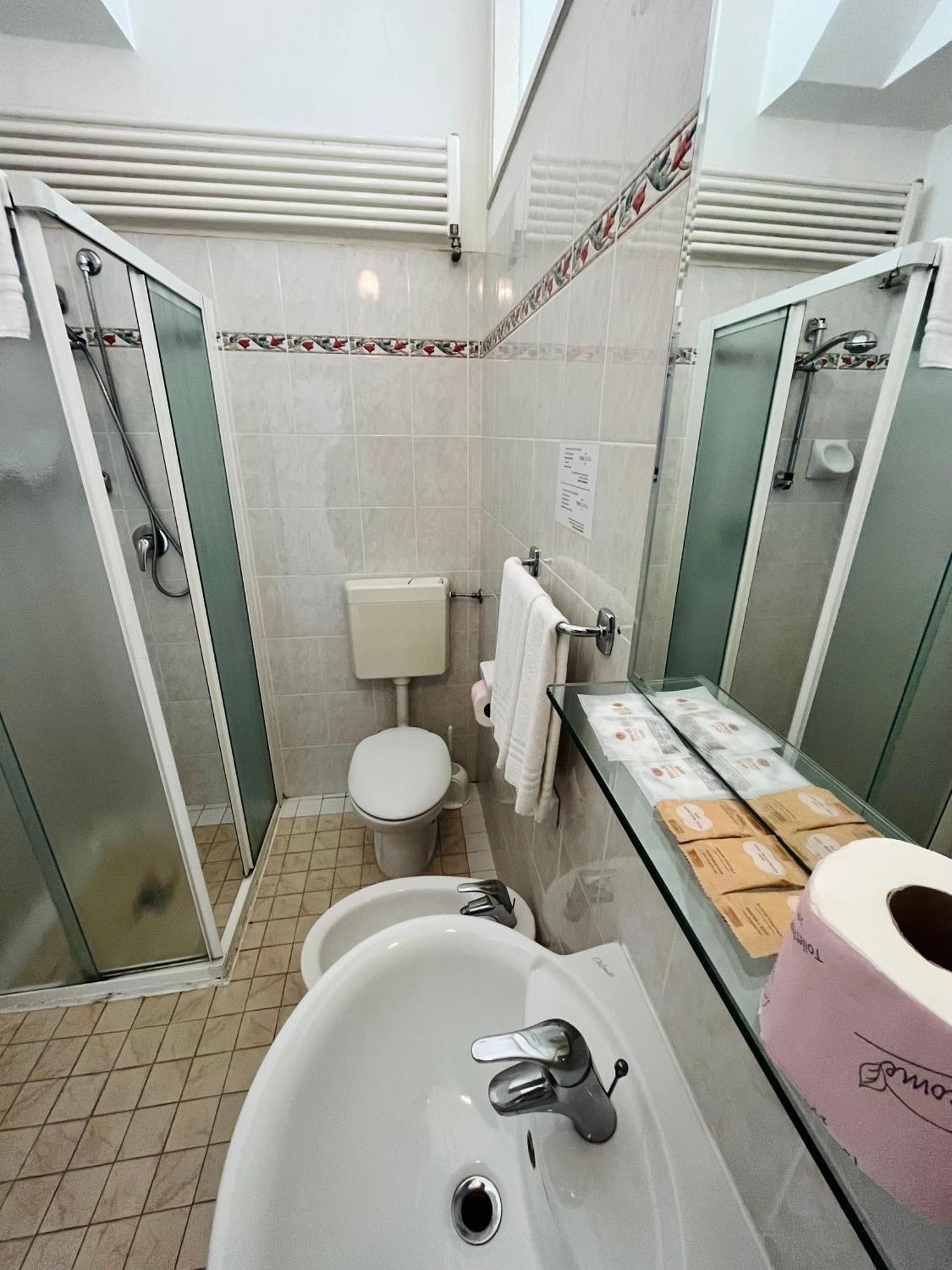 Hotel Columbia Frontemare Rimini Exteriör bild