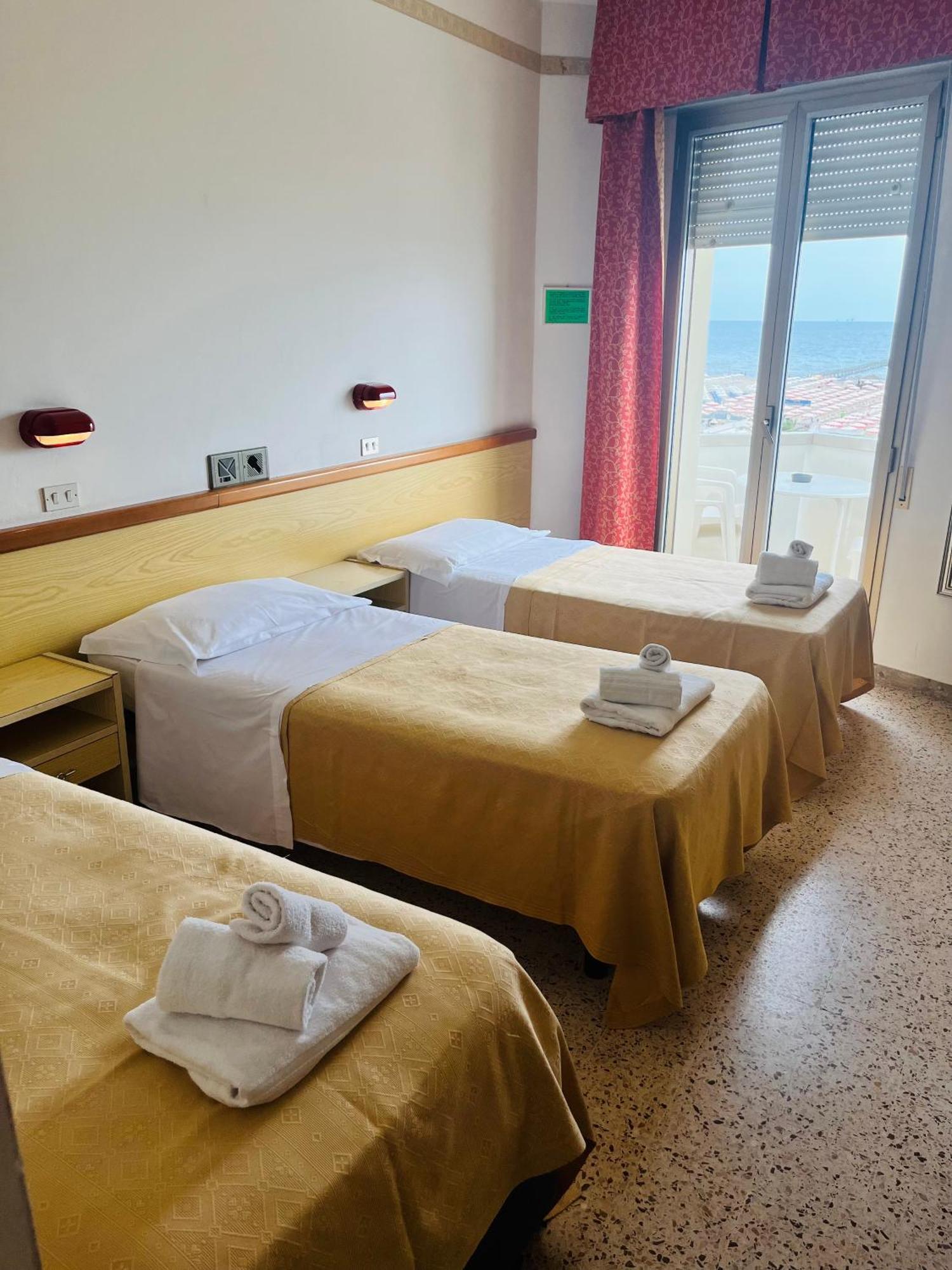 Hotel Columbia Frontemare Rimini Exteriör bild