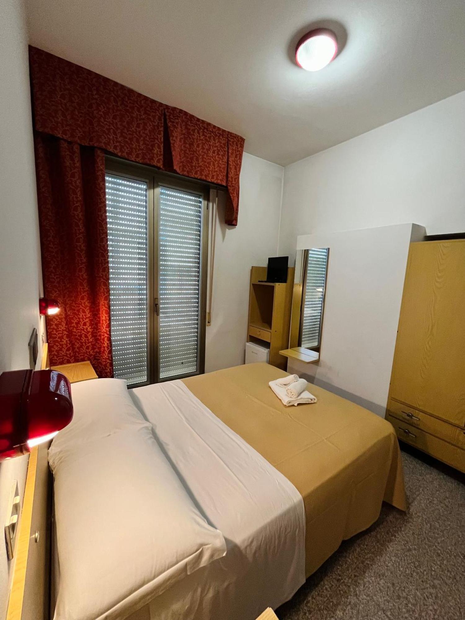 Hotel Columbia Frontemare Rimini Exteriör bild