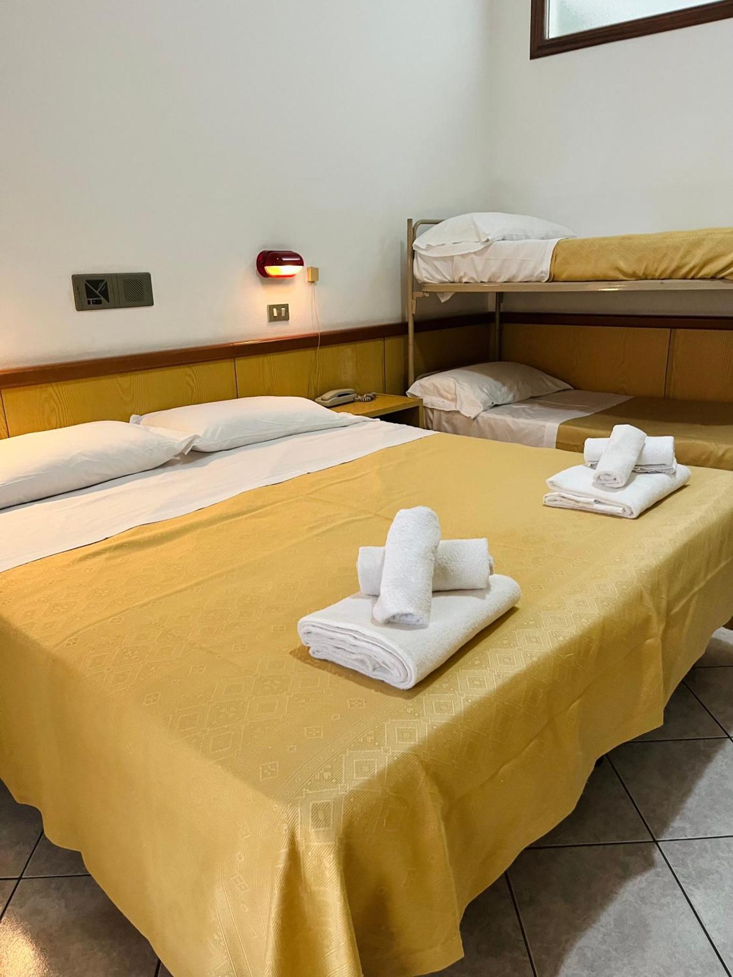 Hotel Columbia Frontemare Rimini Exteriör bild