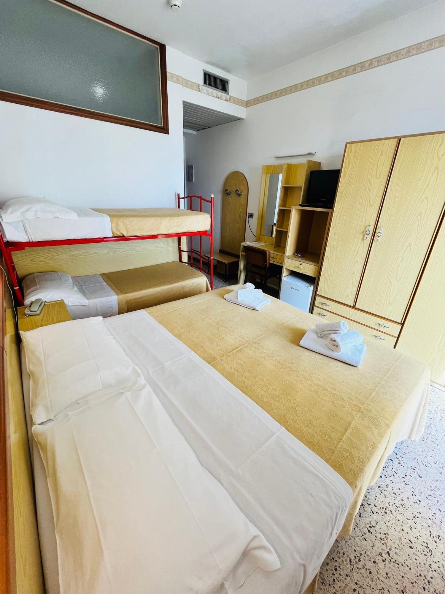 Hotel Columbia Frontemare Rimini Exteriör bild